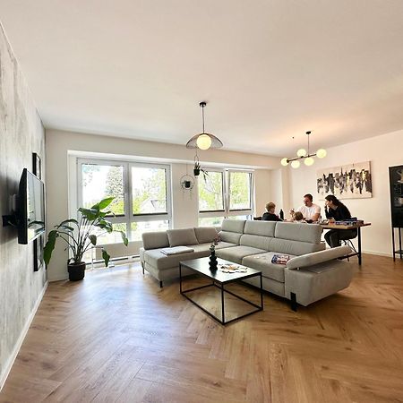 Modern Apartment - Fuer Freunde & Familien, Stadtnah, Parkplatz, E-Ladestation, Gitterbox Fuer Fahrraeder, Fitnessstudio, Digitale Gaestemappe Mit Restaurant- Und Unternehmenstipps Кобленц Экстерьер фото